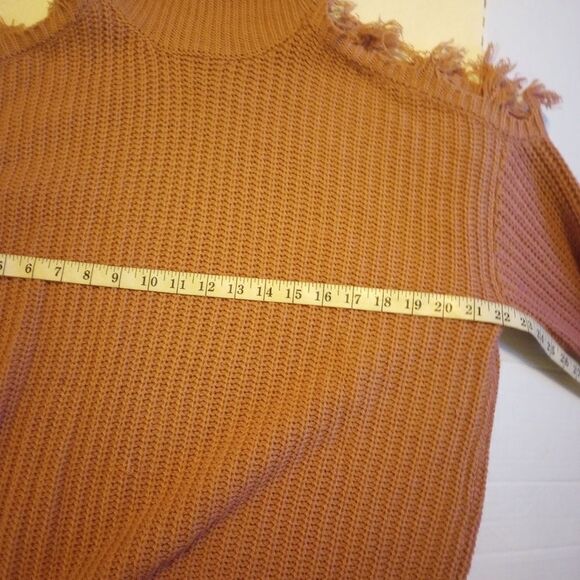 Almost famous cold shoulder turtleneck with fringe trim - Picture 5 of 7